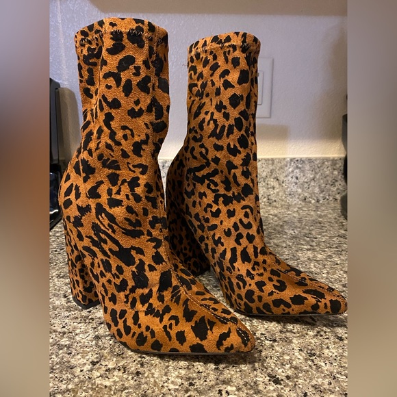 MISSGUIDED Leopard Print Sock Boots 9 NWOT - Picture 3 of 6
